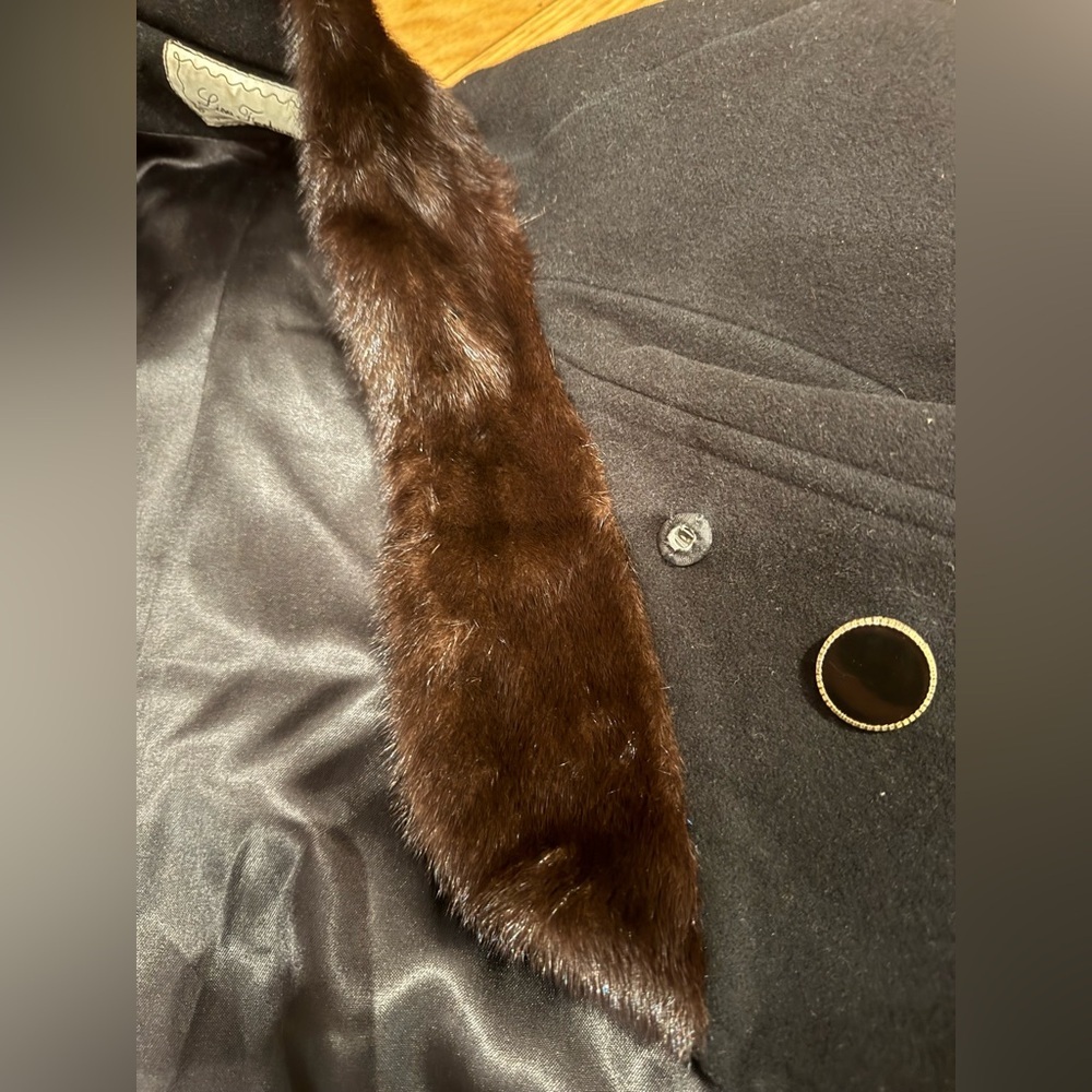 Vintage lisa fashion cashmere and wool blend coat with brown fox fur trim - Picture 4 of 13